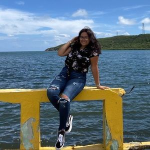 Meet your Posher, Isamar